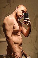 Román Escort Masculino