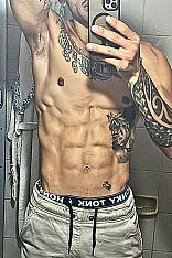 Bad Rabbit Escort Masculino