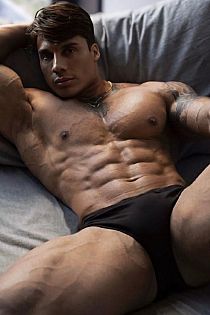 William Escort Masculino