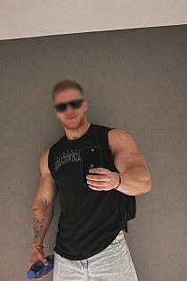 Santi Male Escort