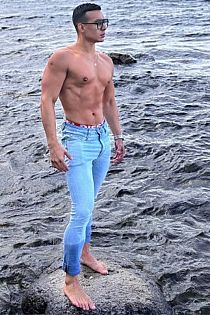 Giuliano Escort Masculino