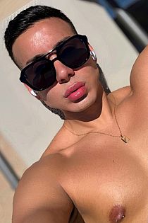 Giuliano Escort Masculino