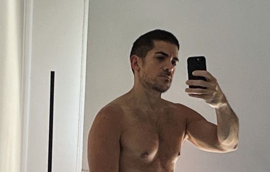 Adrian Masajista masculino