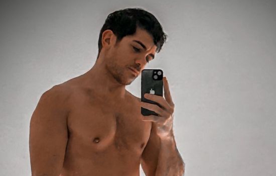 Adrian Masajista masculino