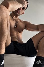 Adrian Masajista masculino