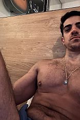 Foto #2 de Adrian