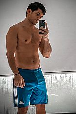 Adrian Masajista masculino