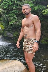 Photo #30 of Julián