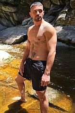 Photo #31 of Julián