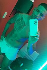 Emiliano Escort Masculino