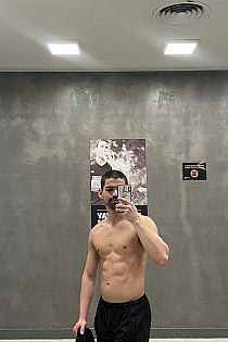 Renzo Male Escort