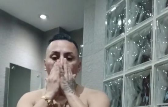 Chucky Escort Masculino