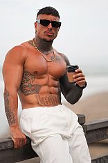 Photo #2 of Prohibido