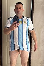 Photo #1 of Axel B.