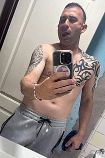 Axel B. Escort Masculino