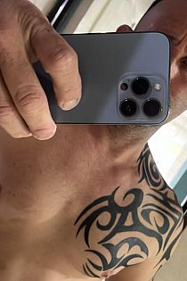 Axel B. Escort Masculino