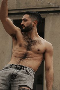 Teo Masajes Male Escort