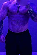 Luis Male Escort