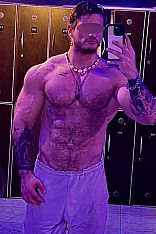Luis Male Escort