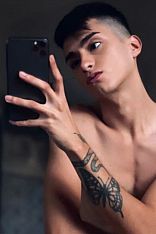 Julián Twink Male Escort