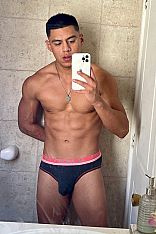 Leo 21 Escort Masculino