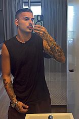 Aaron Escort Masculino