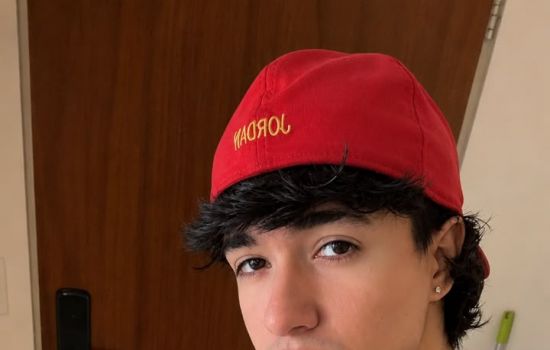 Aaren Escort Masculino