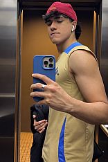Photo #5 of Aaren