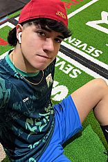 Photo #11 of Aaren