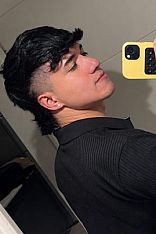 Photo #13 of Aaren