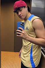 Photo #3 of Aaren