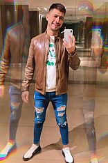 Photo #12 of Dimitri