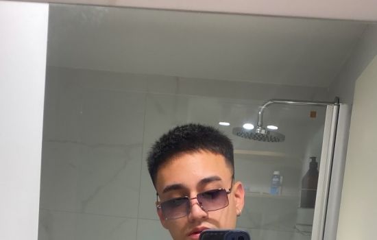 Diglio Male Escort