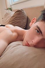 Eliot Twink Escort Masculino
