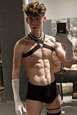 Eliot Twink Escort Masculino