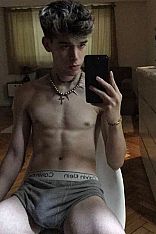 Eliot Twink Escort Masculino