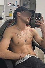 Photo #10 of Aron Fox