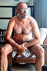 Ulis Masajista Male Escort