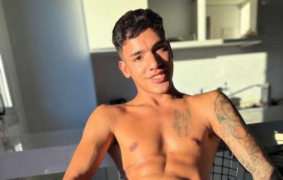 Adriel Escort Masculino