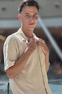 Bastian Escort Masculino