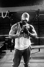 Tony Escort Masculino