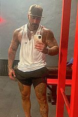 Tony Escort Masculino