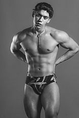 Aidan Escort Masculino