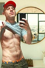Román Dotado Male Escort