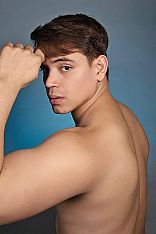 Charly Escort Masculino