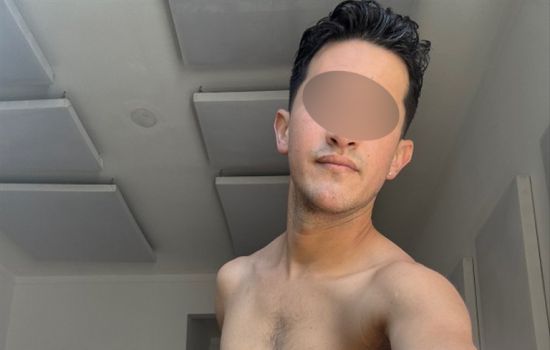 Ezra Escort Masculino