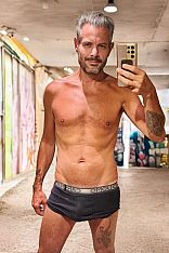 Señor Grey Male Escort