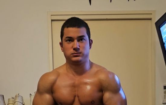 Arnold Escort Masculino