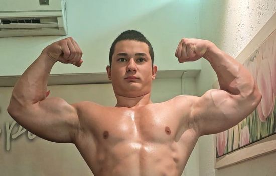 Arnold Escort Masculino