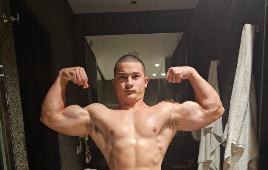 Arnold Escort Masculino